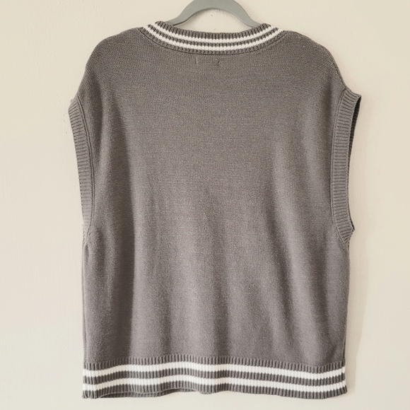 Wild Fable Women's Knit Oversized Preppy Dark Academia Sweater Vest Size Medium - Picture 3 of 6